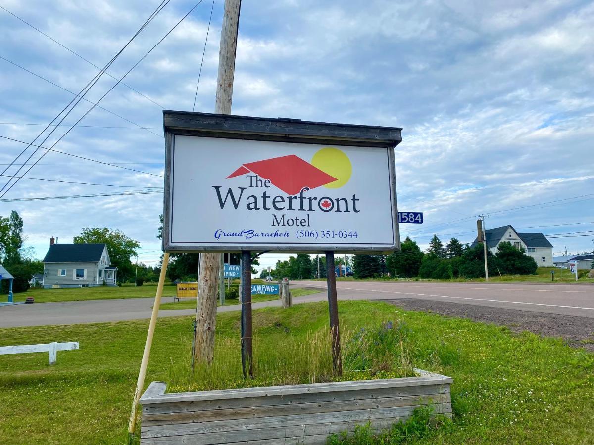 The Waterfront Motel Grand Barachois エクステリア 写真