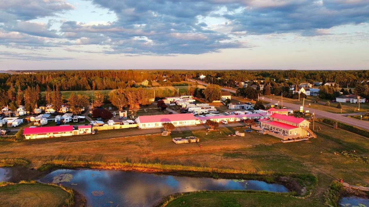 The Waterfront Motel Grand Barachois エクステリア 写真