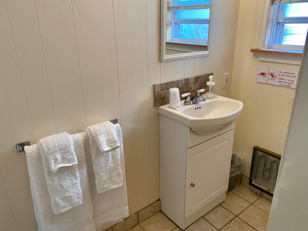 The Waterfront Motel Grand Barachois エクステリア 写真