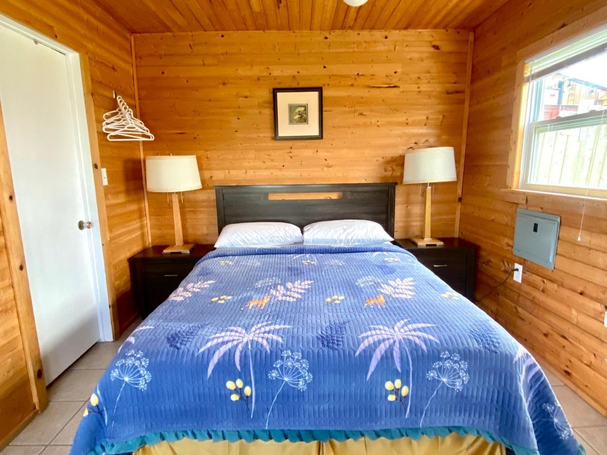 The Waterfront Motel Grand Barachois エクステリア 写真