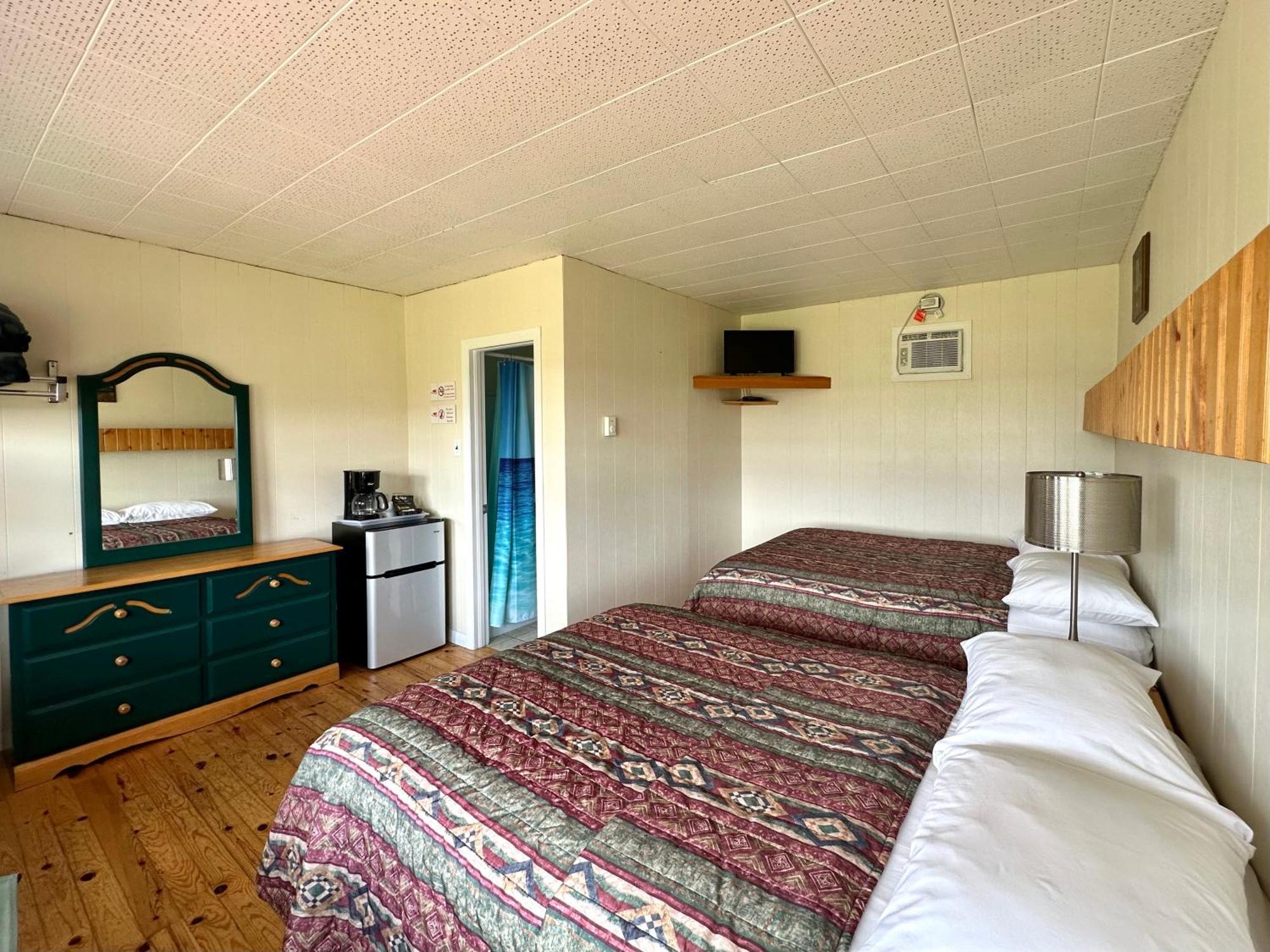 The Waterfront Motel Grand Barachois エクステリア 写真