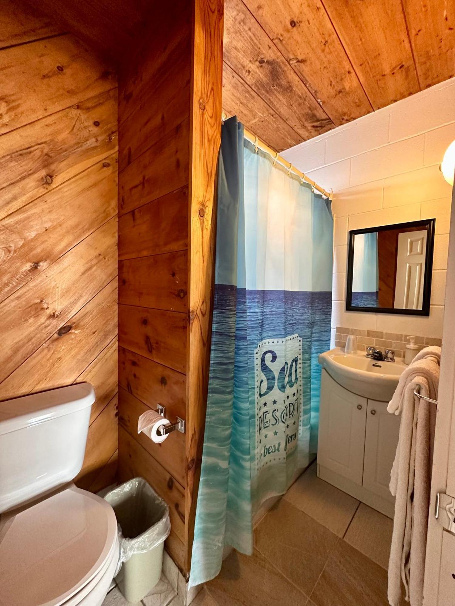 The Waterfront Motel Grand Barachois エクステリア 写真