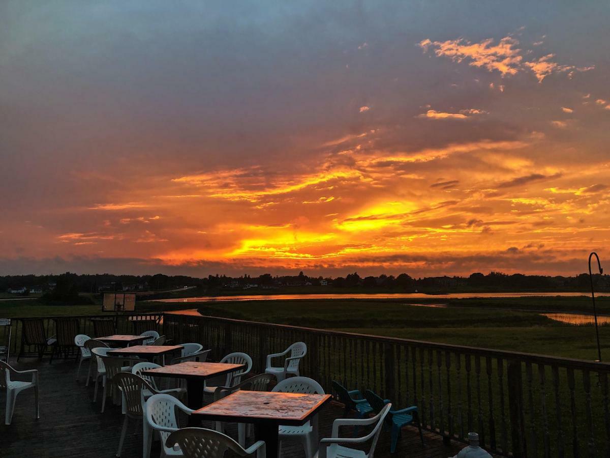 The Waterfront Motel Grand Barachois エクステリア 写真